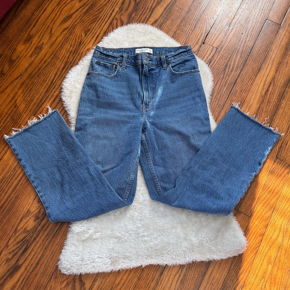 Abercrombie & Fitch The 90’s Straight Ultra High Rise Raw Hem Jeans Sz 28/6R - Picture 3 of 12